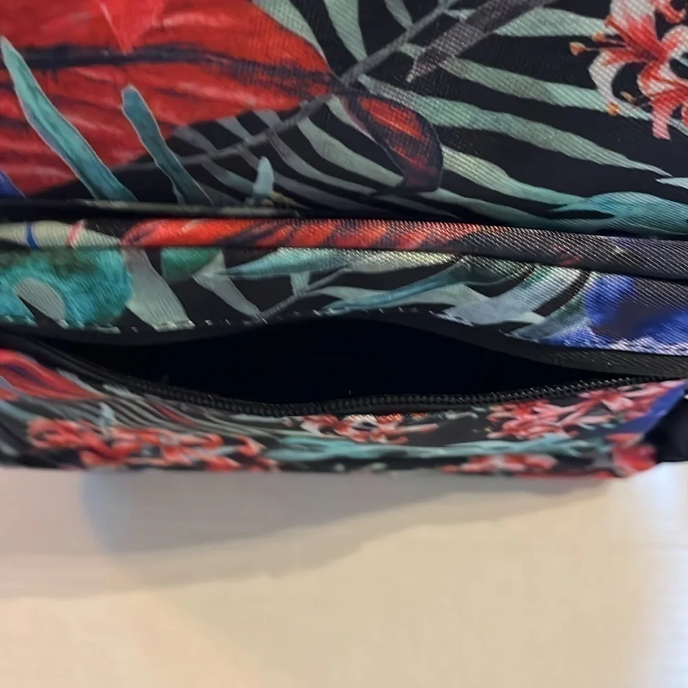 NWT-Skechers-black with multi floral back pack.metal zippers.unisex